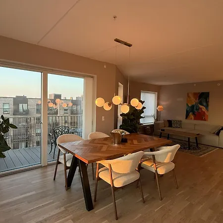 Apartment Modern Retreat With Balcony